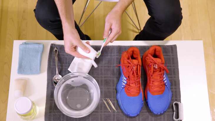 How to Clean the Bottom of Basketball Shoes